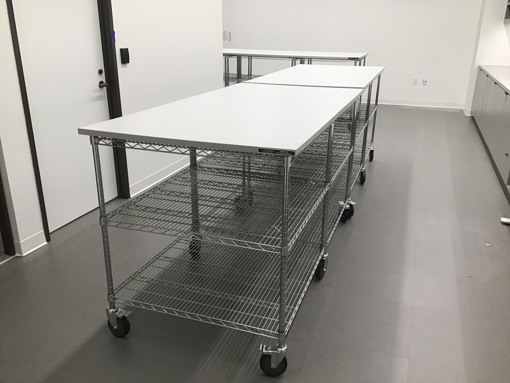 Mobile workstation carts