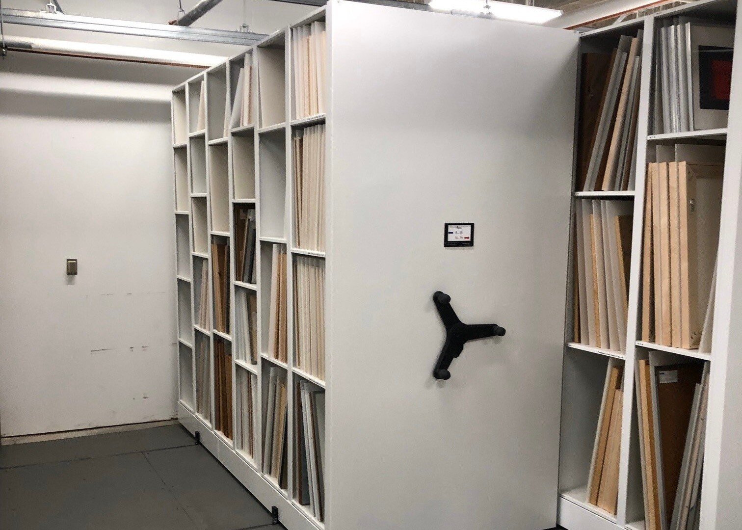 Art mobile shelving