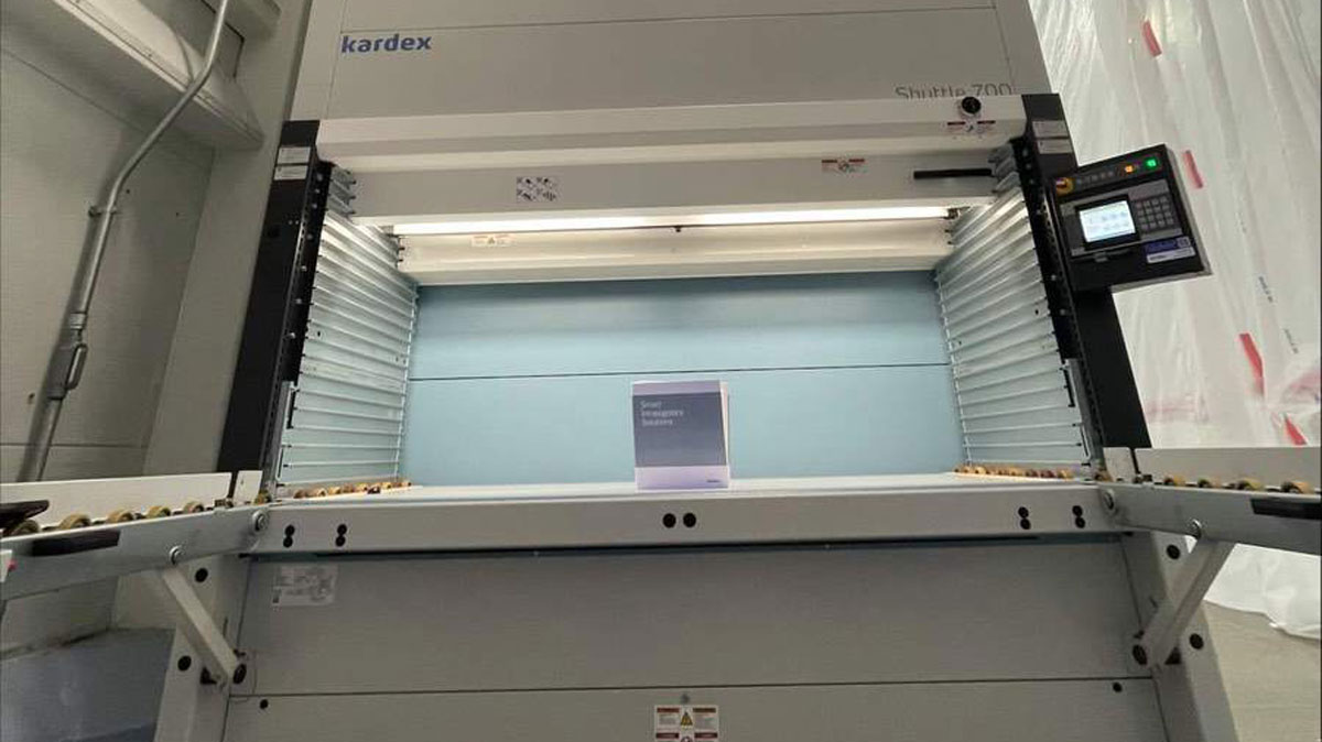 Kardex Shuttle unit operating in a confined area, displaying its adaptability for secure vertical storage in small footprint settings
