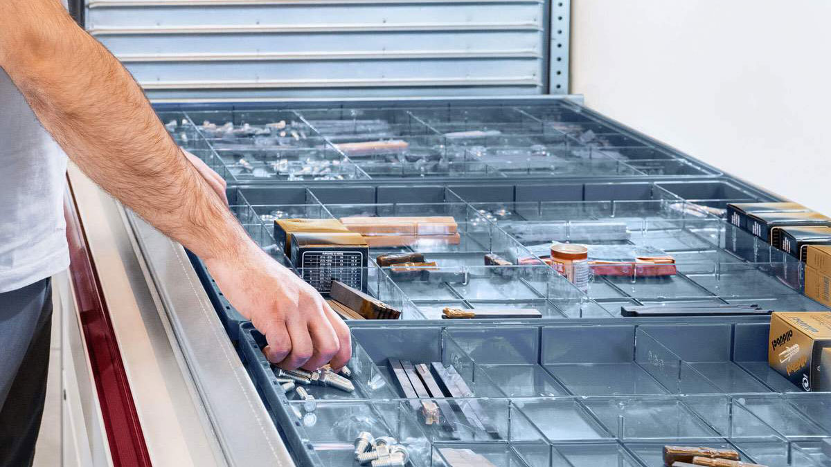 Two Kardex Shuttle XP VLMs supporting batch picking