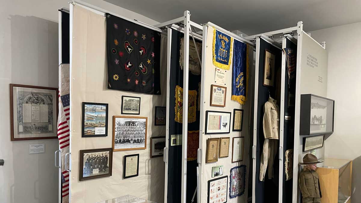 pull-out-display-storage-museum-artifacts
