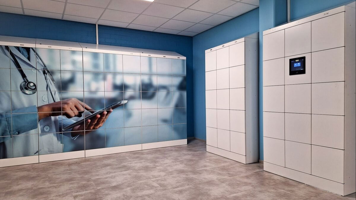 Healthcare smart lockers
