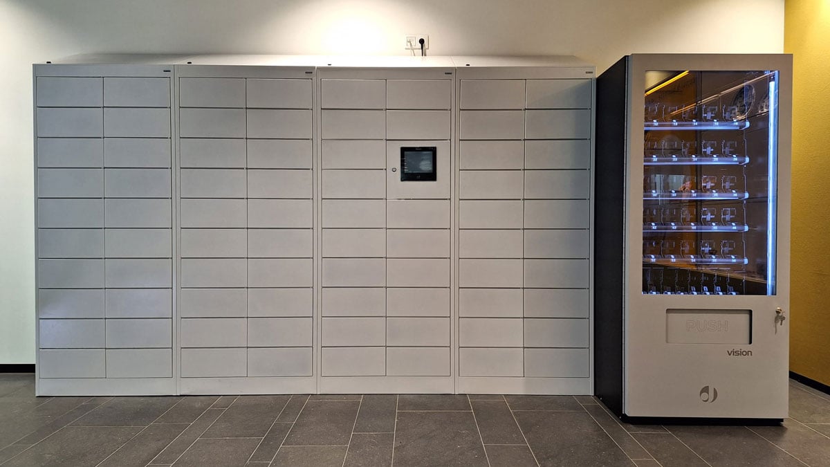 Smart Asset Locker System with Integrated Vending Machine