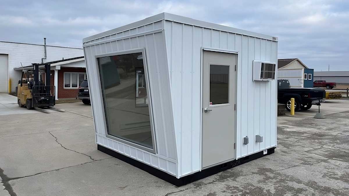 Bullet-resistant modular guard building at secure facility