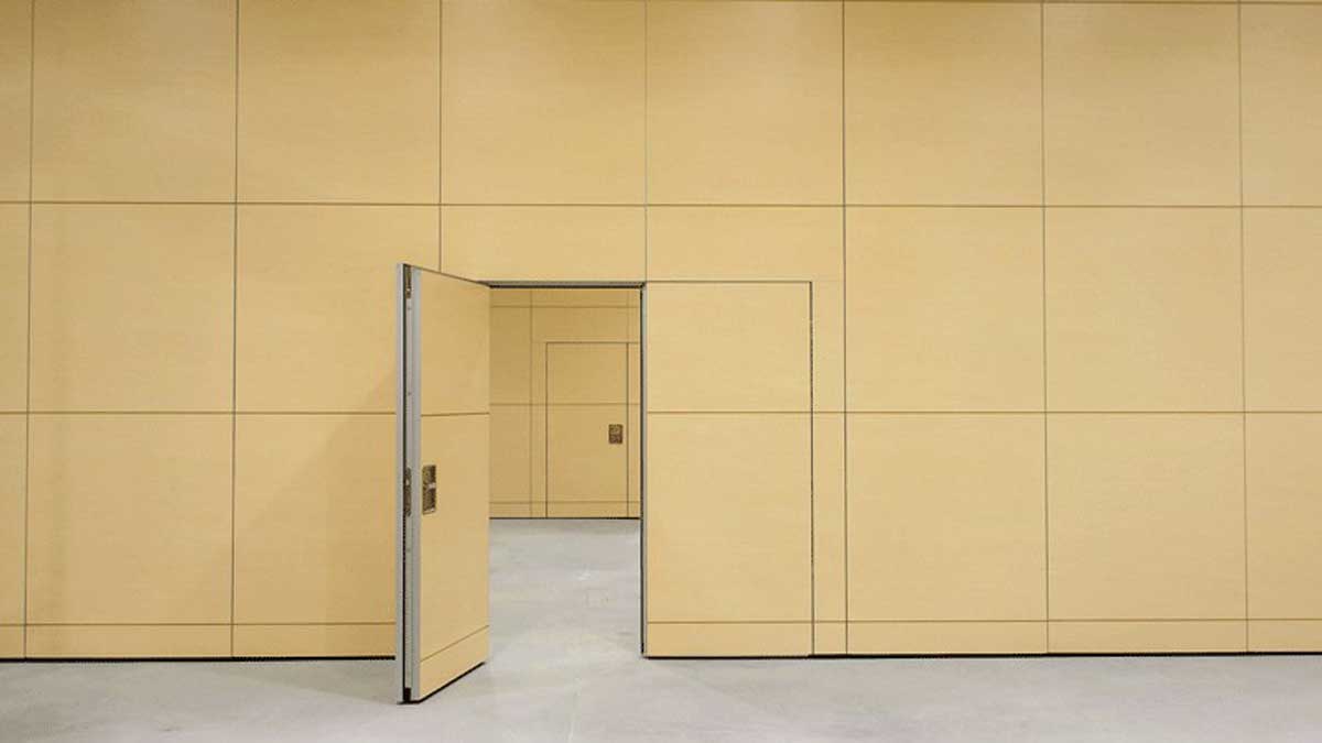 movable operable walls for dynamic space division