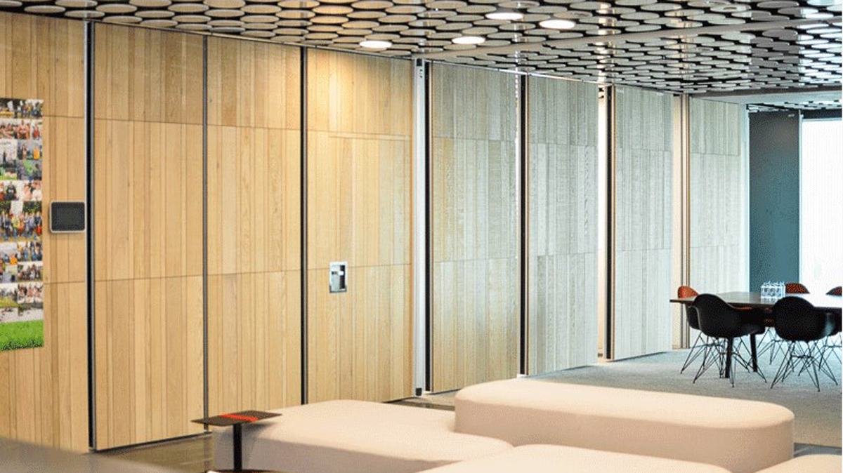Portable moveable modular walls for adaptable rooms