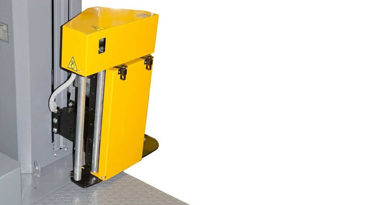 Distribution center using automatic pallet wrapper to speed shipping lanes