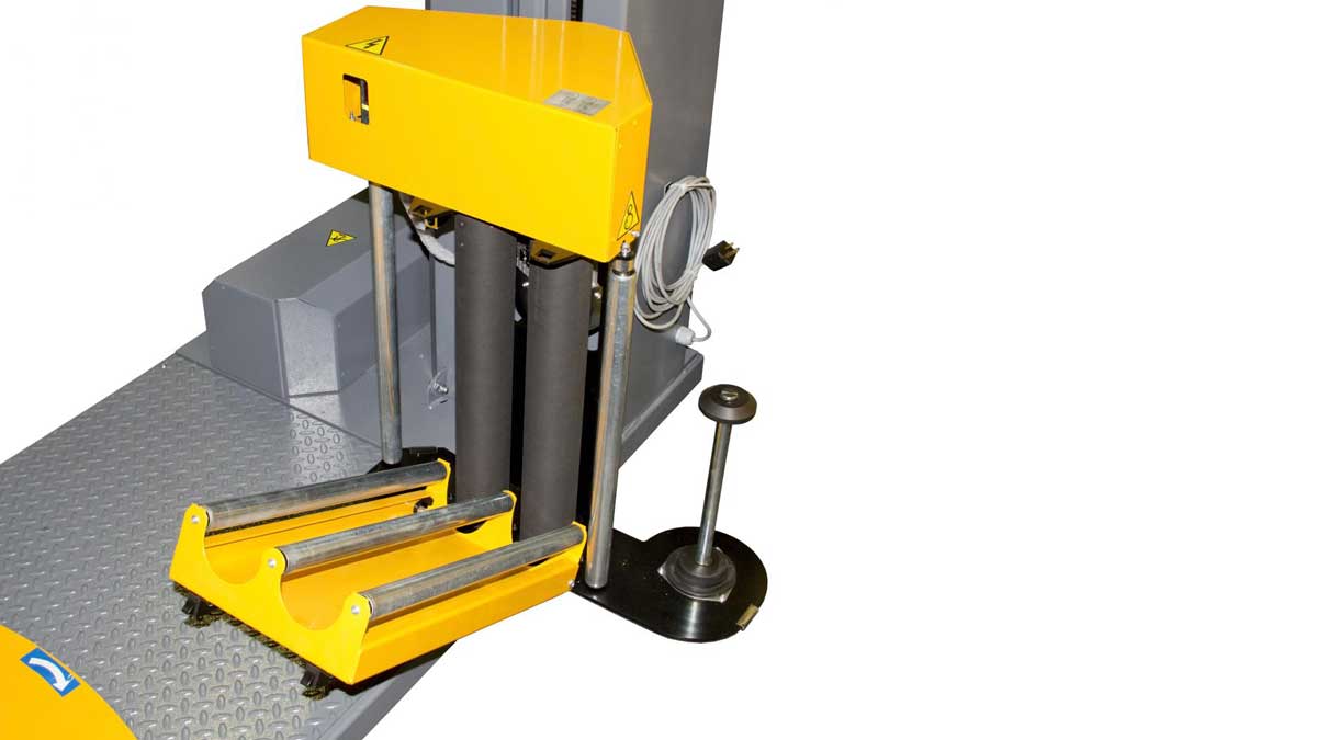 Automatic pallet wrapper in a warehouse applying stretch film