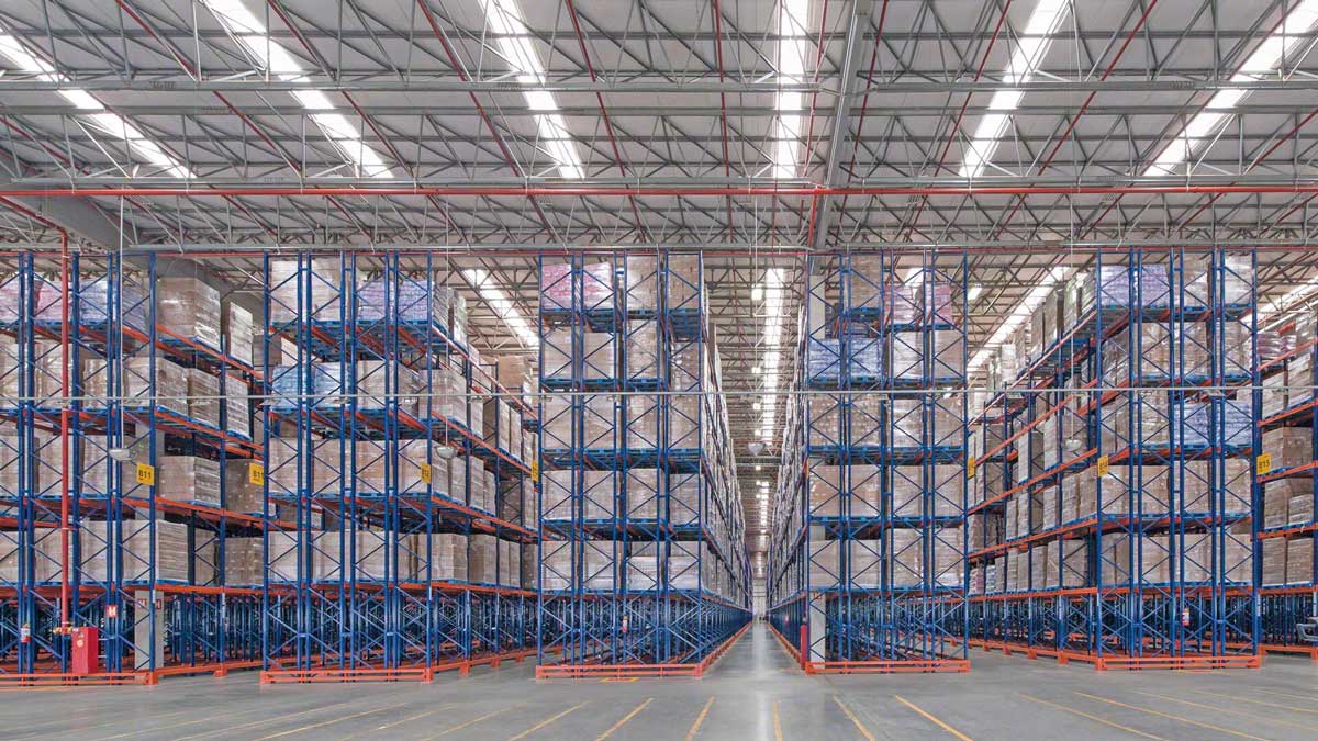 Double deep pallet racking providing high-density storage in a warehouse