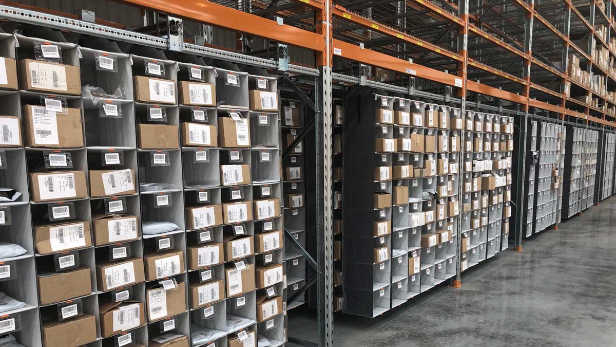 warehouse bins system enabling efficient item picking and maximizing available space
