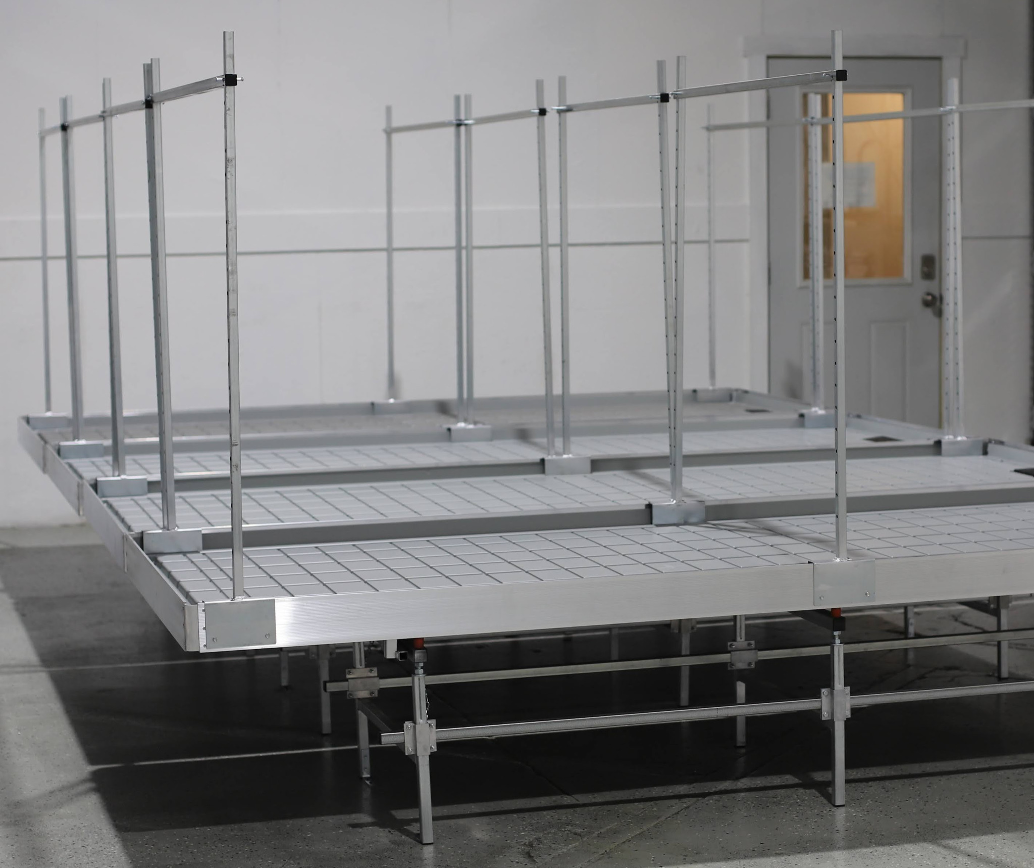 Rail guided platform bench shows deck and base detail for controlled movement without tracks