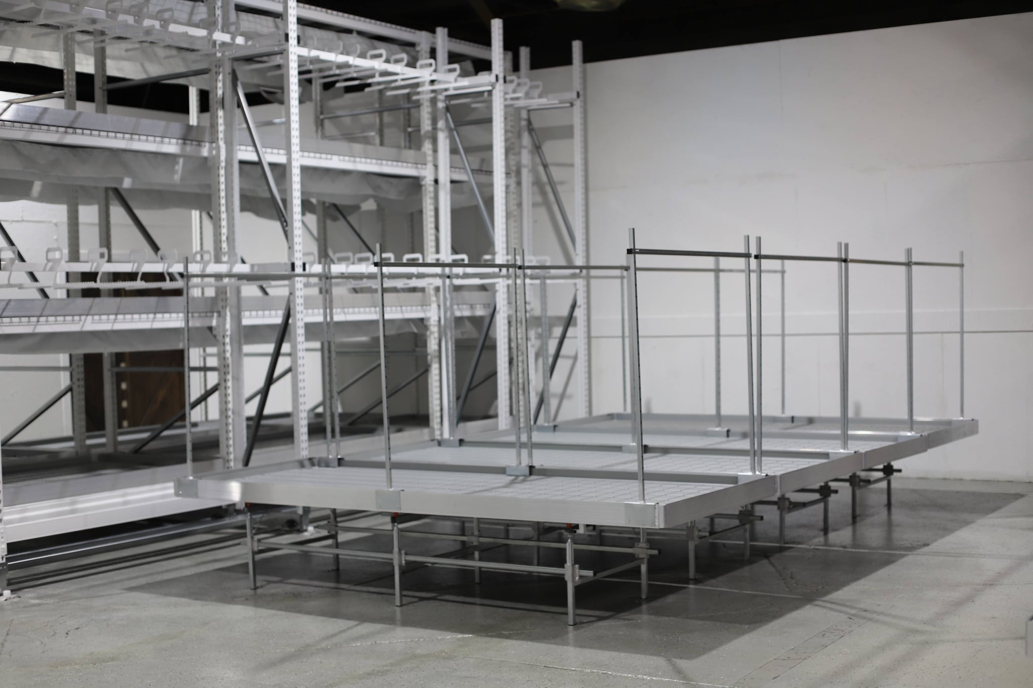 Warehouse raised standard rolling grow bench