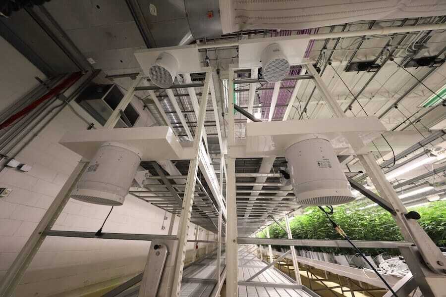 Horizontal airflow equipment installed in a vertical grow rack room