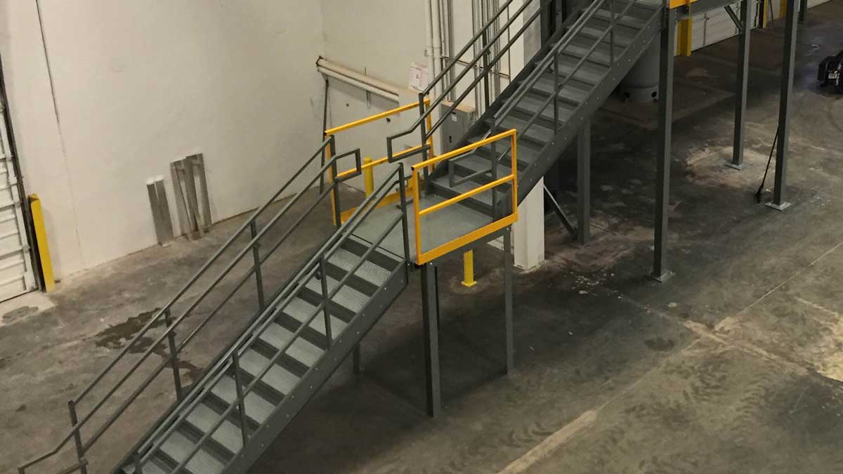 mobile pallet racks on tracks for saving warehouse space and improving material handling
