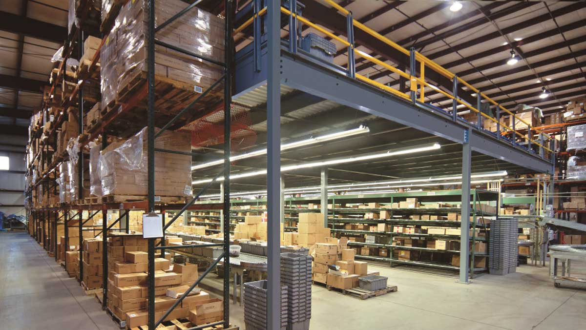 Steel mezzanine above pallet racks in a warehouse