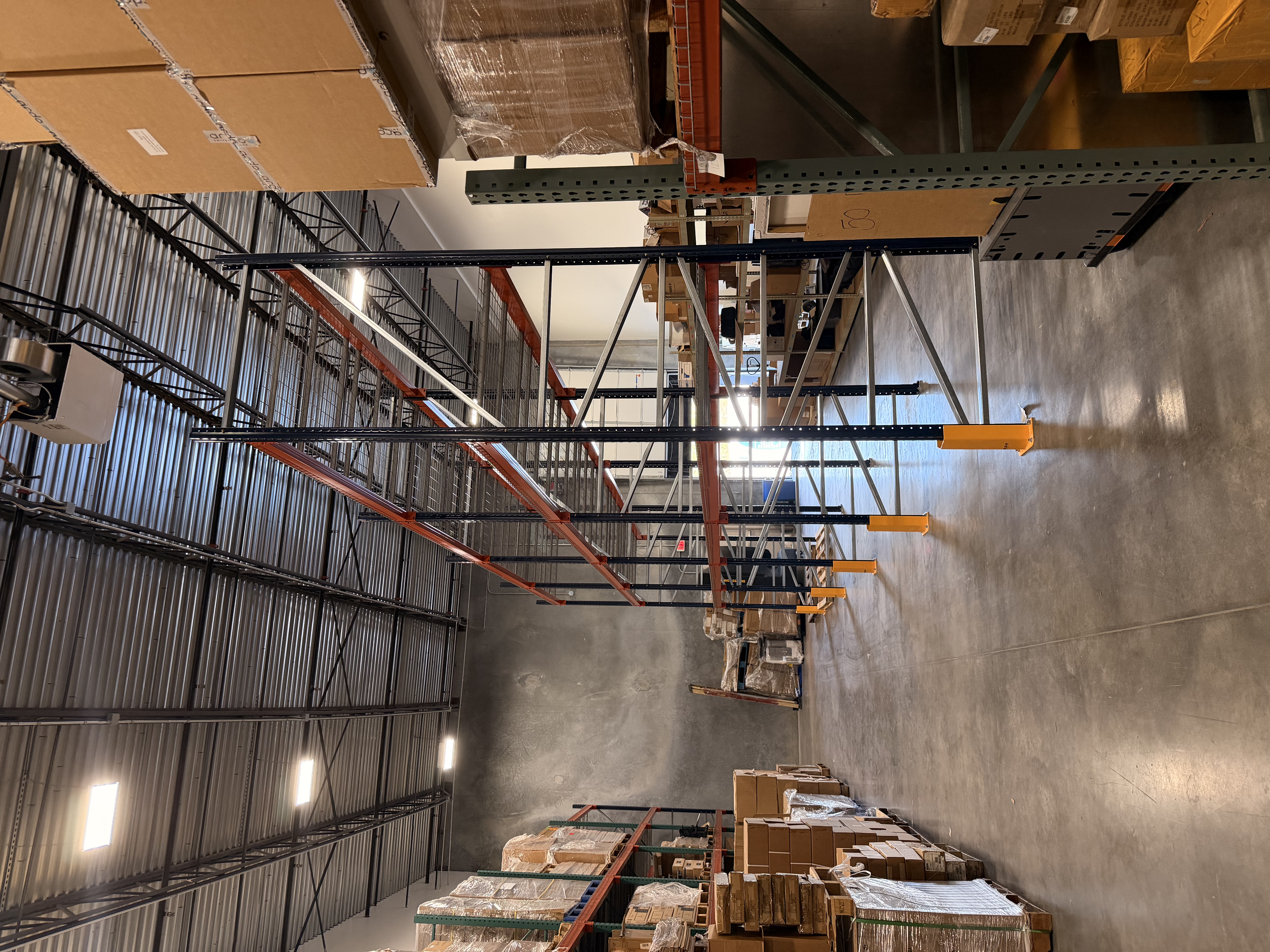 warehouse with custom pallet racks and storage solutions in Hawaii