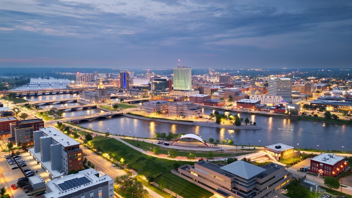 Cedar Rapids, Iowa office or skyline