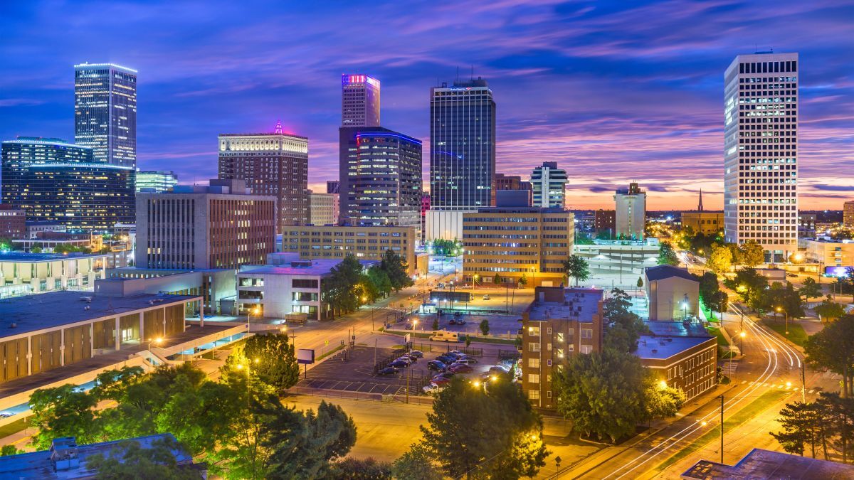 Tulsa, Oklahoma city skyline at dusk