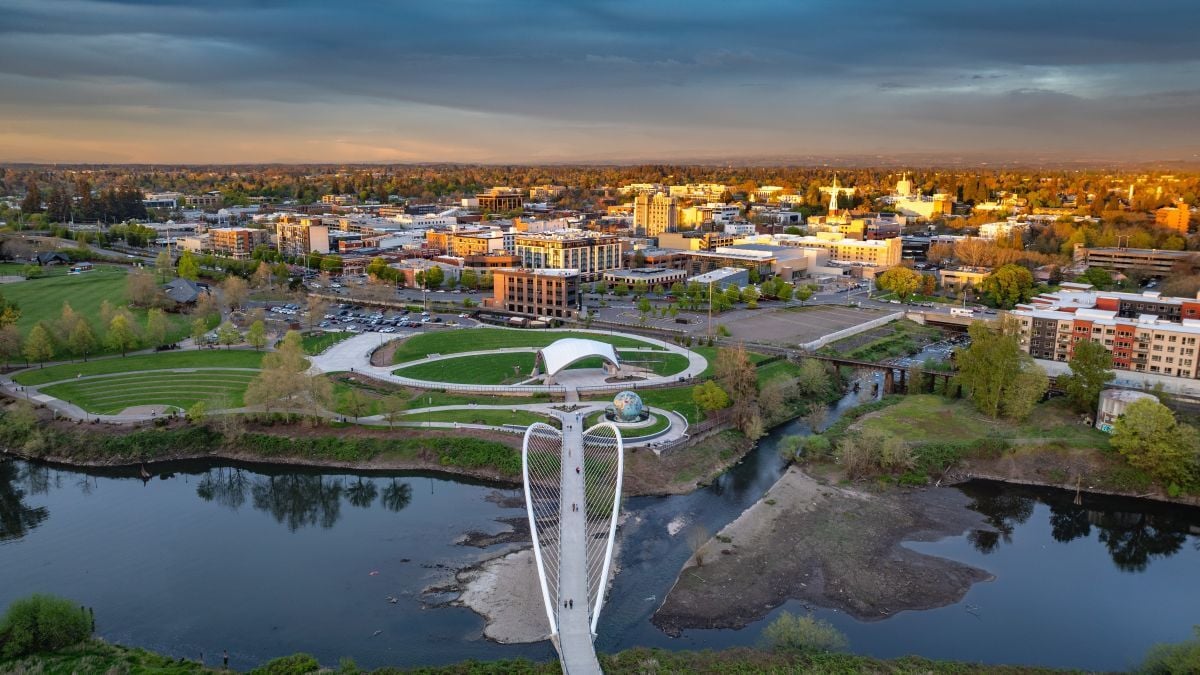 Salem, Oregon park and cityscape at dawn