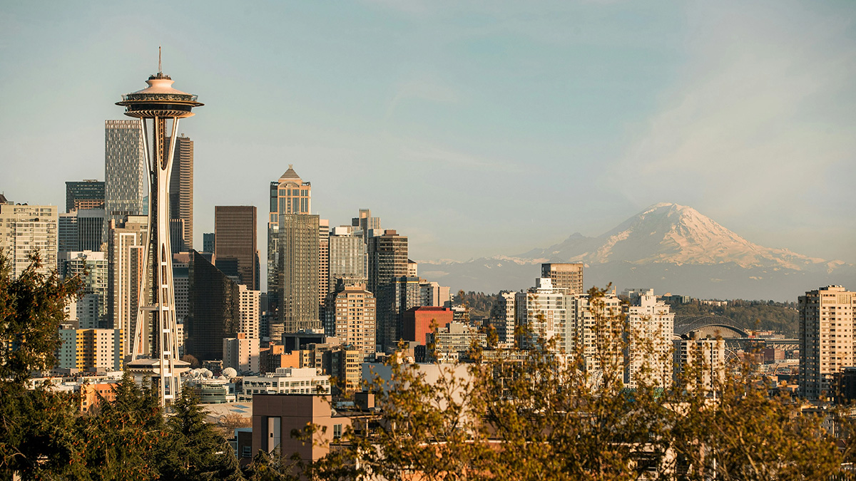 Seattle city skyline with mountains in the background